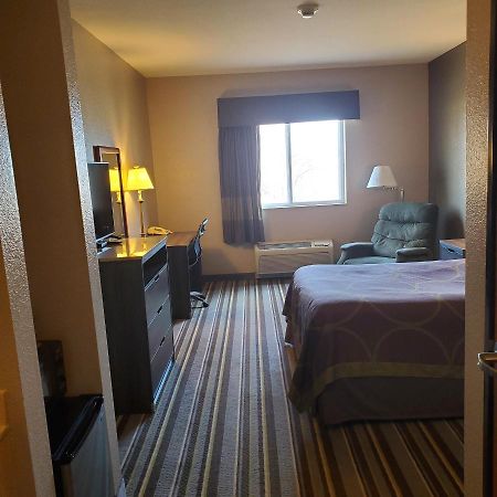 Super 8 By Wyndham Iola Ks Hotel Exterior foto