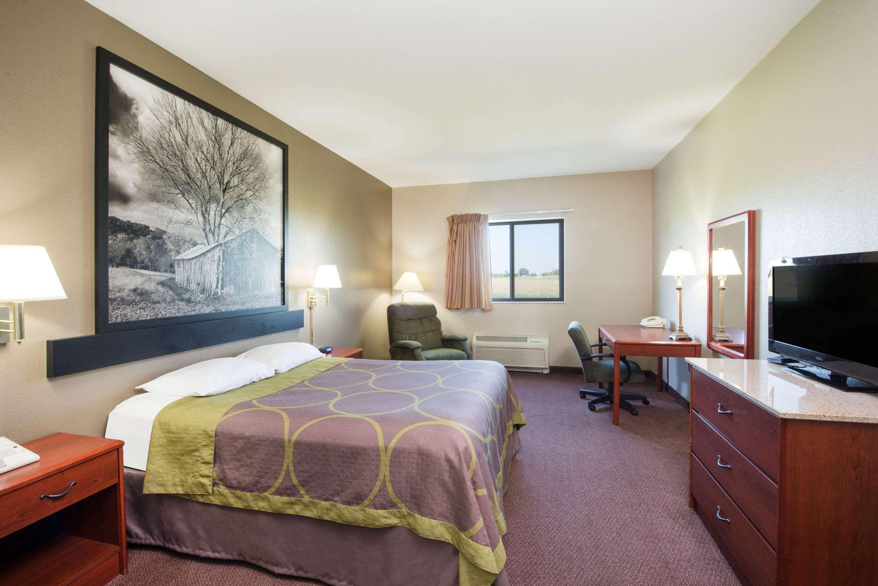Super 8 By Wyndham Iola Ks Hotel Exterior foto