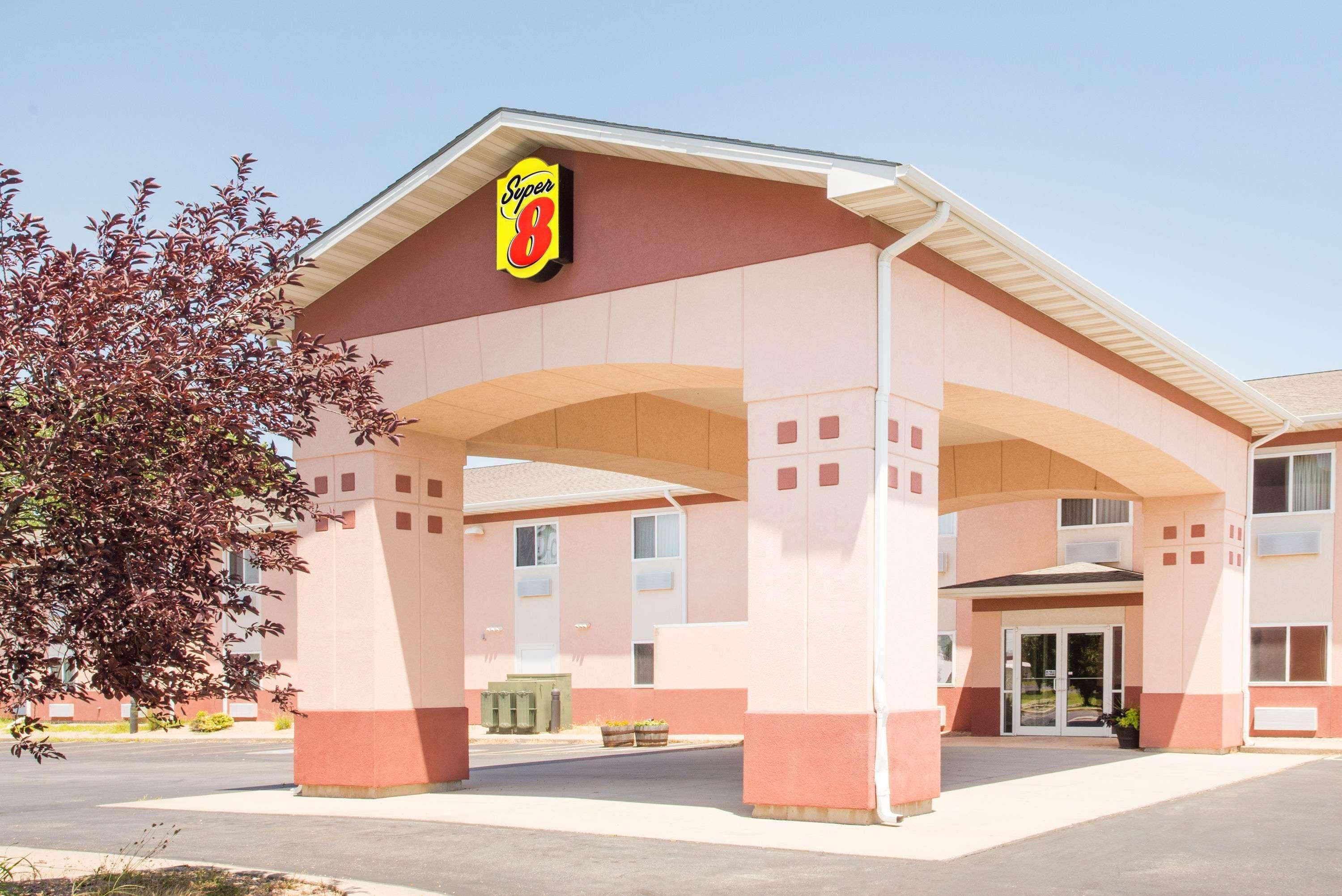 Super 8 By Wyndham Iola Ks Hotel Exterior foto