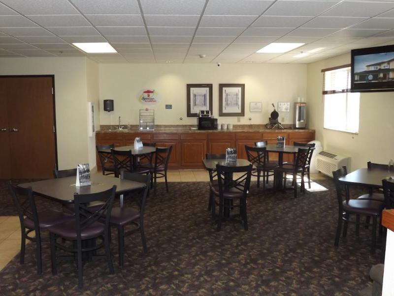 Super 8 By Wyndham Iola Ks Hotel Exterior foto