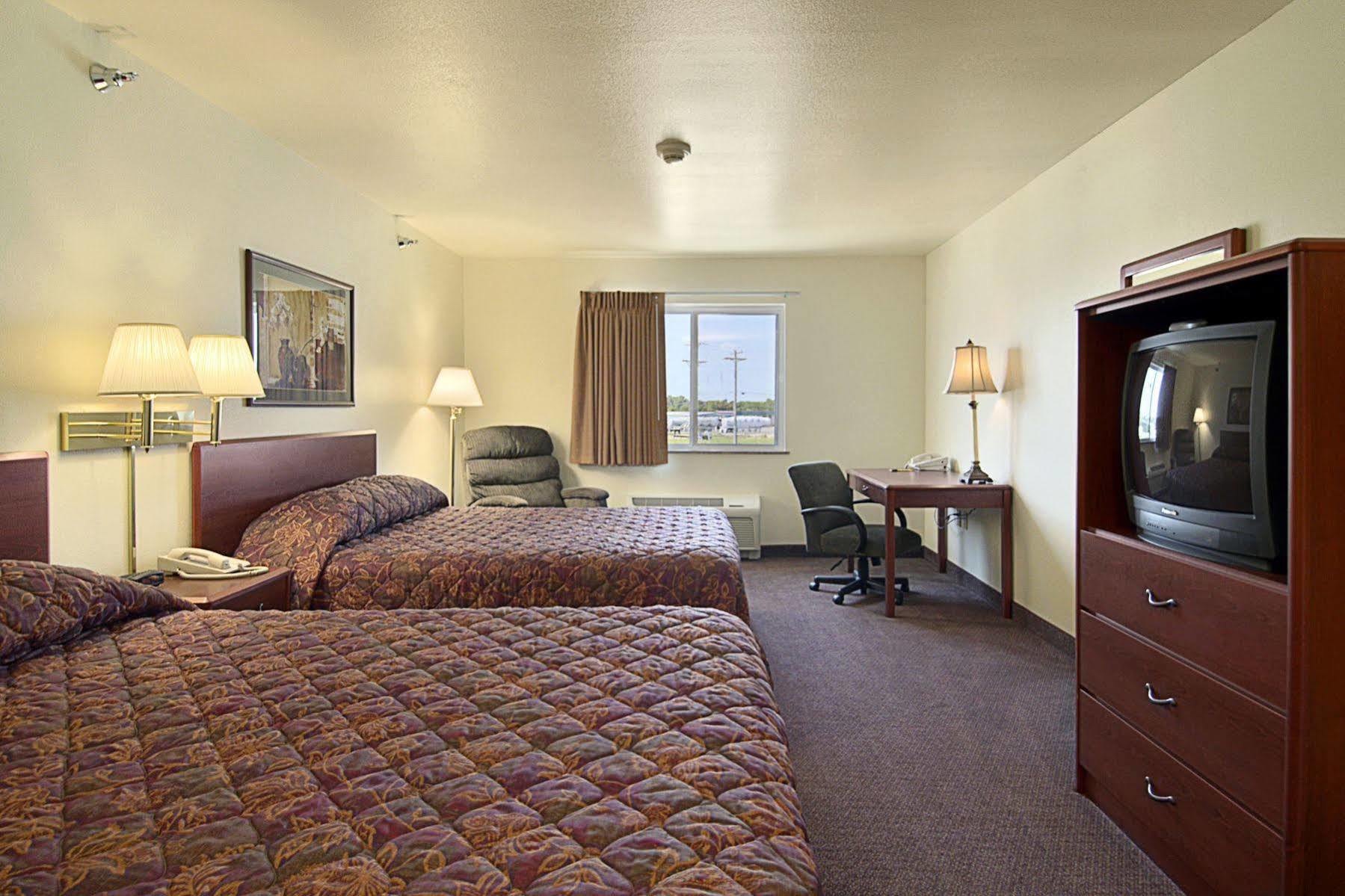 Super 8 By Wyndham Iola Ks Hotel Exterior foto