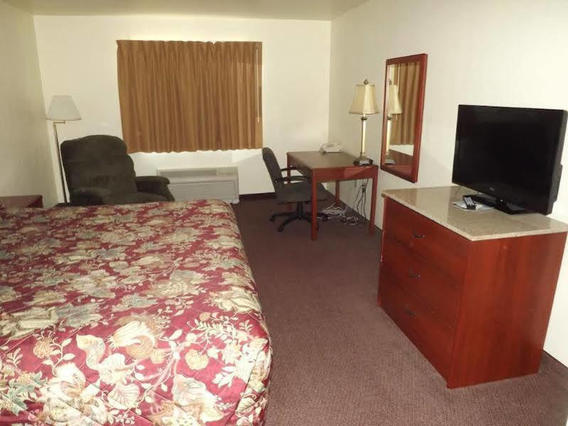 Super 8 By Wyndham Iola Ks Hotel Exterior foto