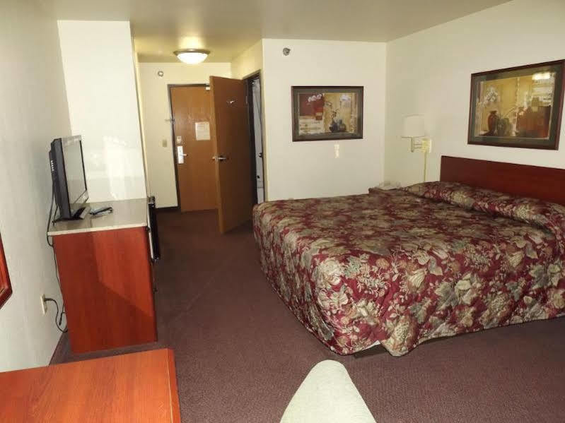 Super 8 By Wyndham Iola Ks Hotel Exterior foto
